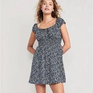 Old Navy Blue Floral Cap Sleeve Empire Waist Women’s Medium Milkmaid Cottagecore